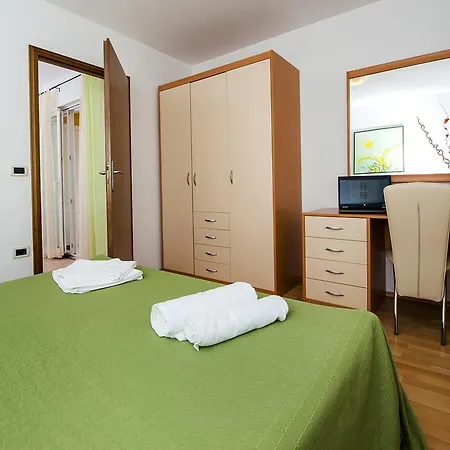 Davorka Apartment *